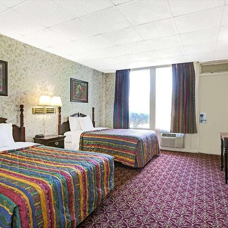 Days Inn By Wyndham Parsippany Exterior photo