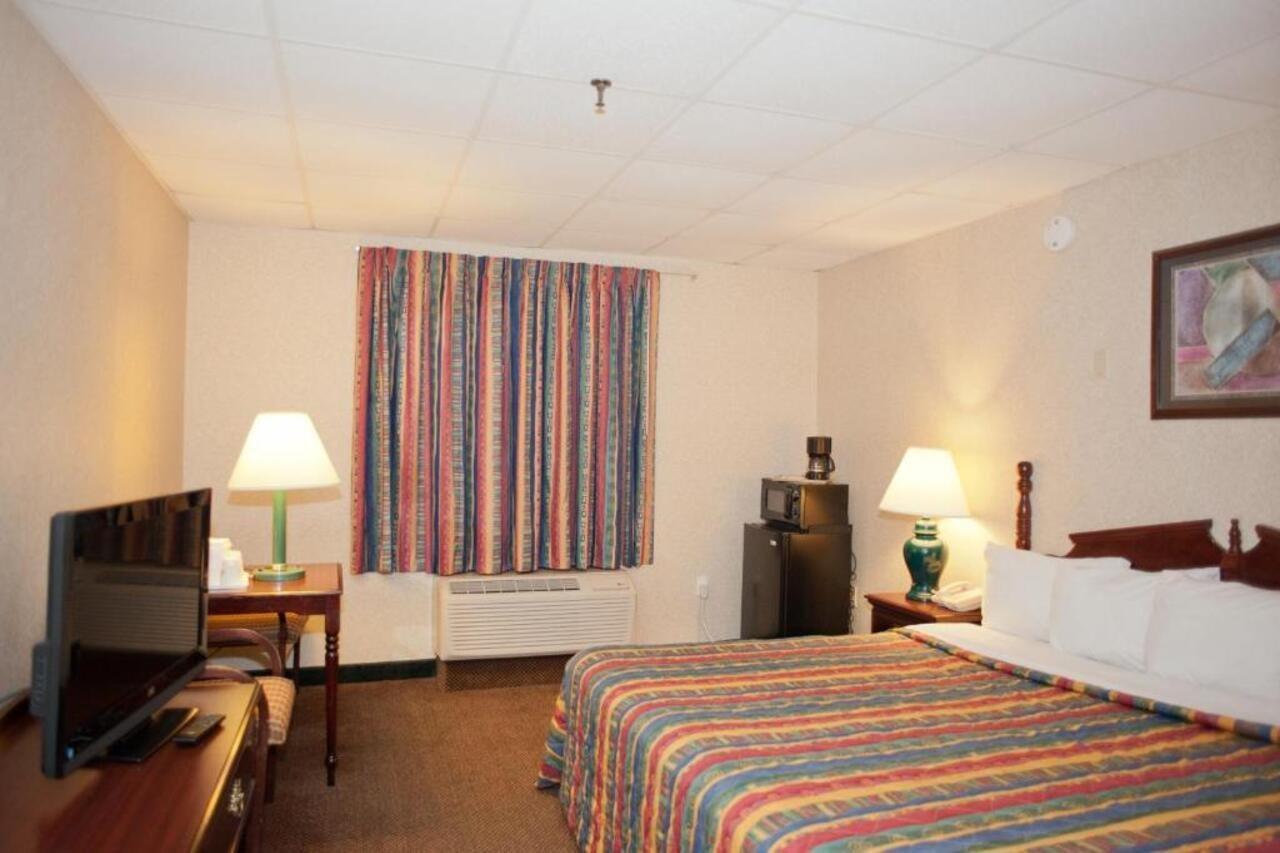 Days Inn By Wyndham Parsippany Exterior photo