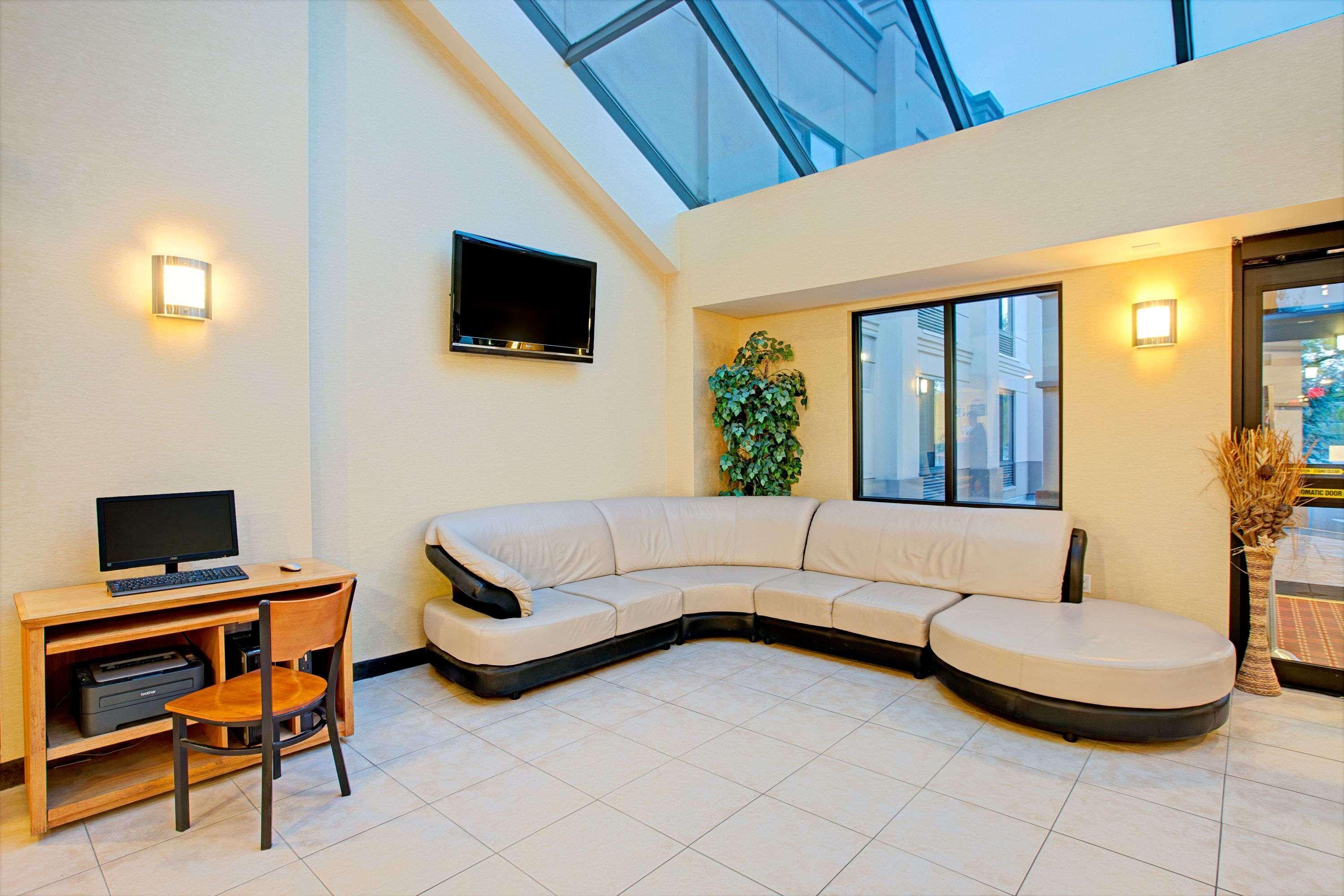 Days Inn By Wyndham Parsippany Exterior photo