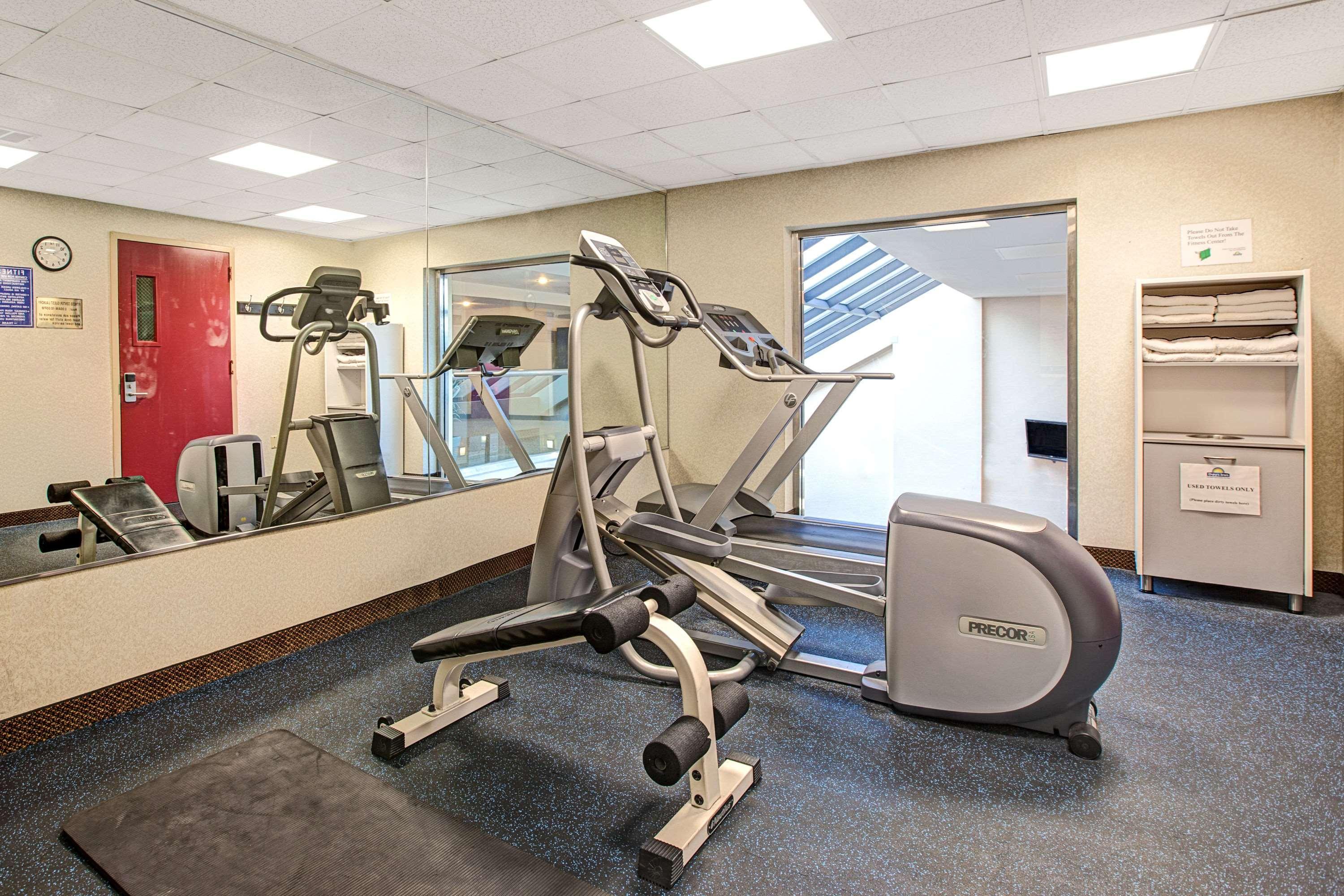 Days Inn By Wyndham Parsippany Exterior photo
