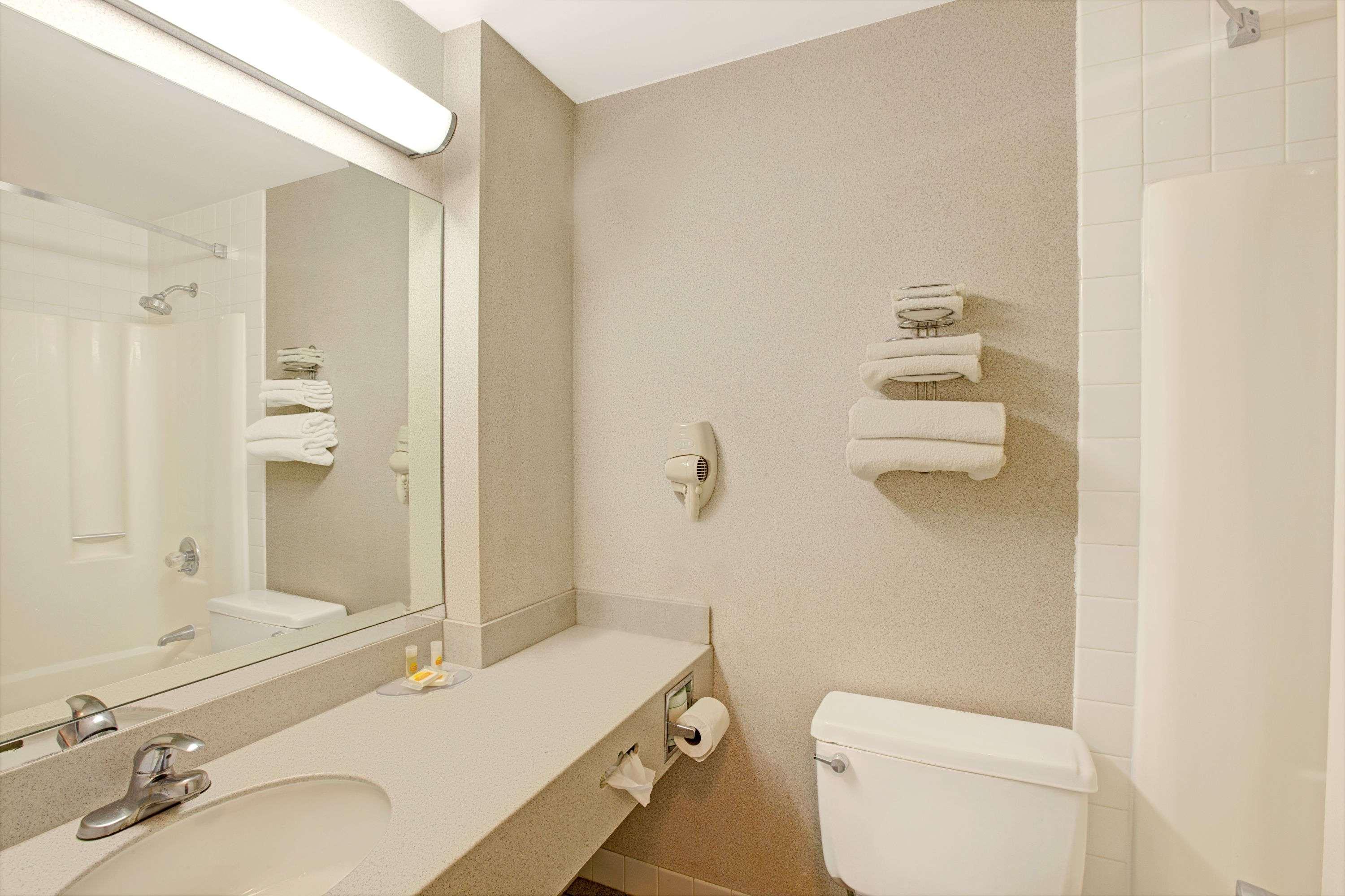 Days Inn By Wyndham Parsippany Exterior photo